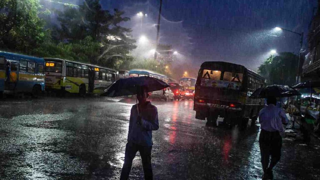 Weather Today: দোলের দিন বাংলার ৩ জেলায় ঝেঁপে বৃষ্টির সম্ভাবনা, আজকের আবহাওয়া | South Bengal Heat Wave And North Thunderstorm Alert Weather Today