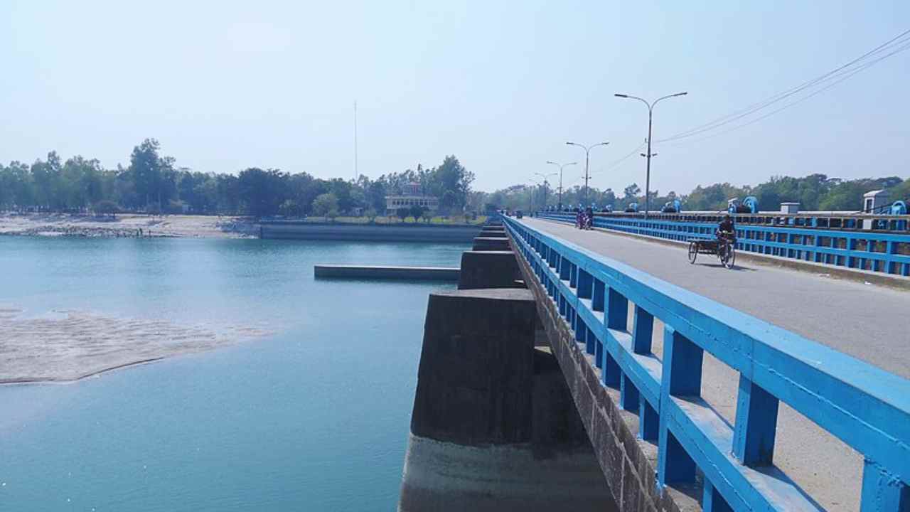 এপ্রিল থেকেই ১৪০ দিন বন্ধ থাকবে তিস্তা ব্যারেজ সেতু! জোর ঝটকা খাবে পাহাড়প্রেমীরা